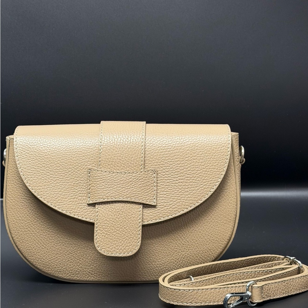Elegant Tan Leather Crossbody Bag